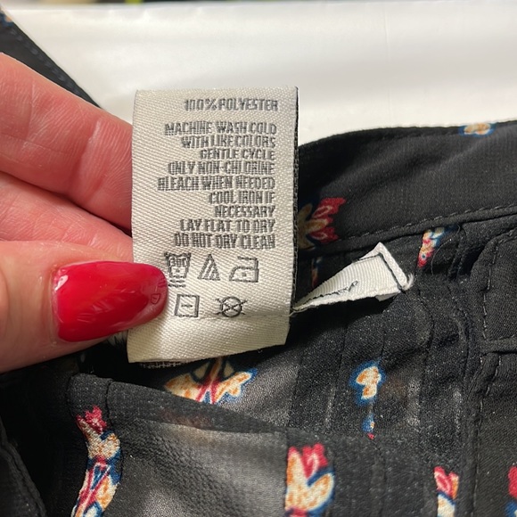 American rag 1X button placket front design multi-color blouse. - Picture 5 of 8